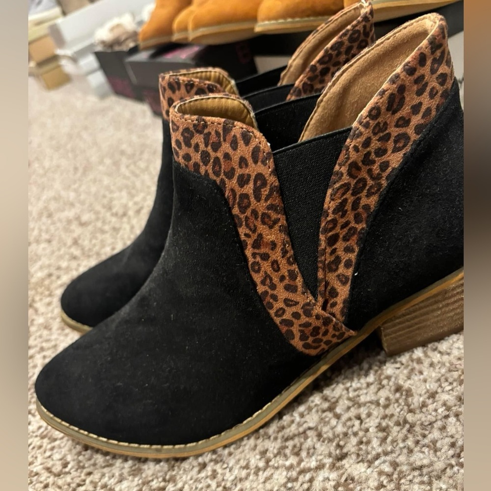 NWOT black and cheetah booties